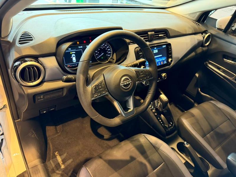 Nissan Versa Excl CVT - foto 11