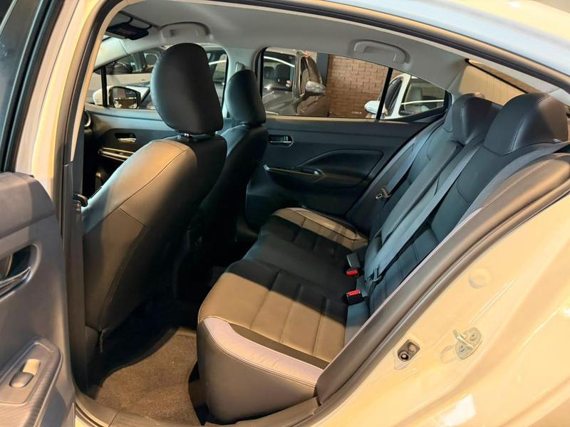 Nissan Versa Excl CVT - foto 16