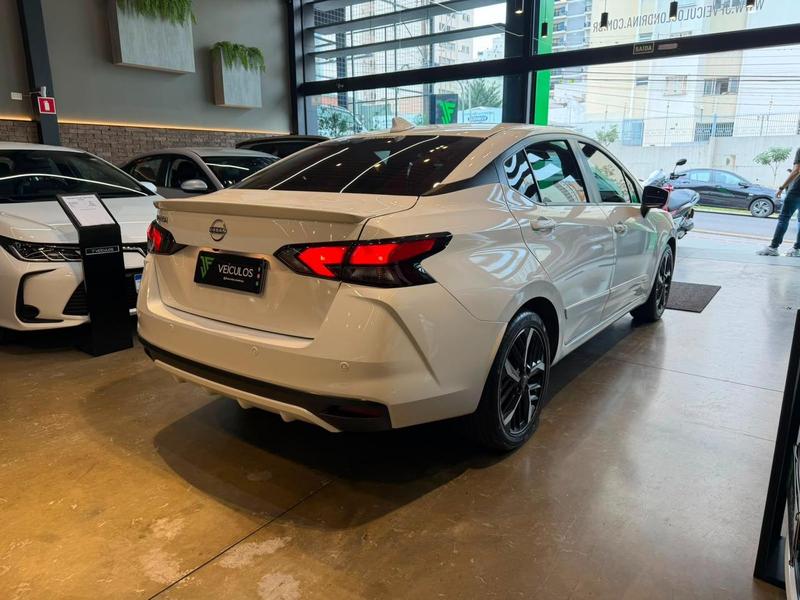 Nissan Versa Excl CVT - foto 4