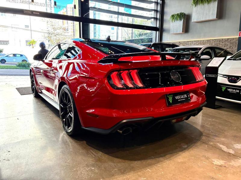 Ford Mustang GT - foto 6