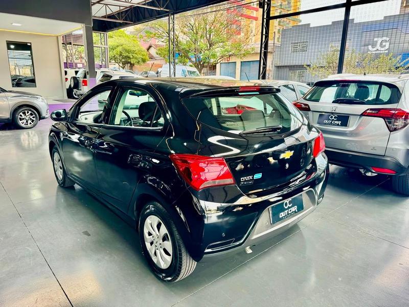 Chevrolet Onix 10mt LT - foto 6