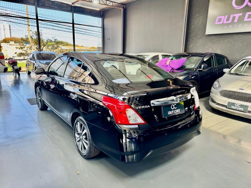 Nissan Versa 16sl CVT - foto 4