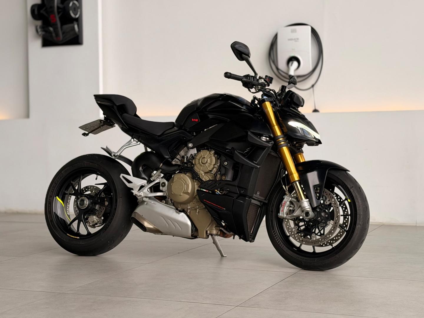 DUCATI STREET FIGHTER V4S