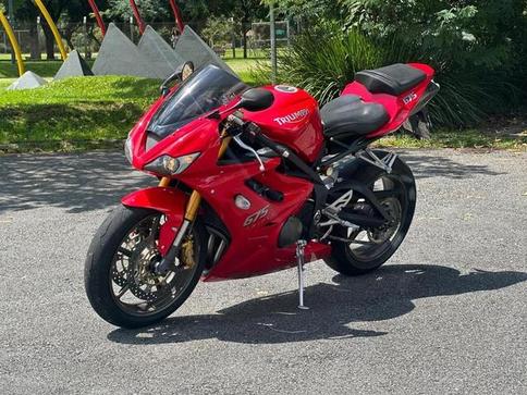 TRIUMPH DAYTONA 675R