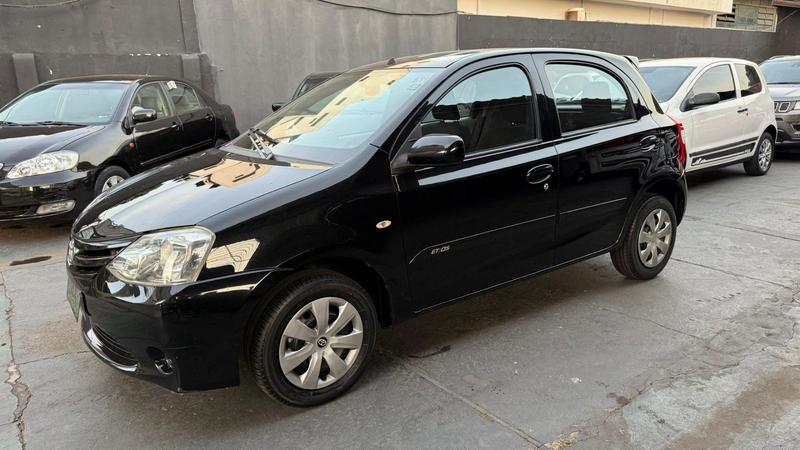 TOYOTA ETIOS HB XS