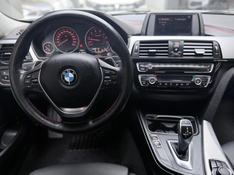 BMW 320i Active Flex - foto 12