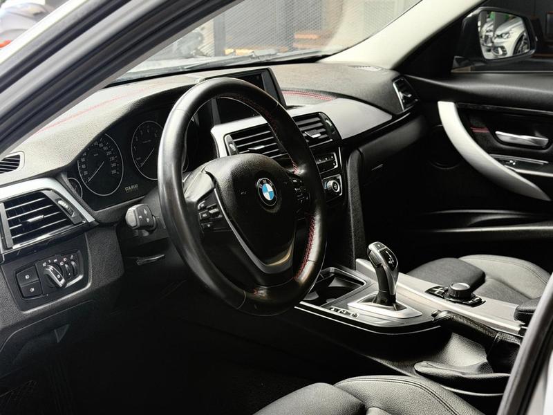 BMW 320i Active Flex - foto 14