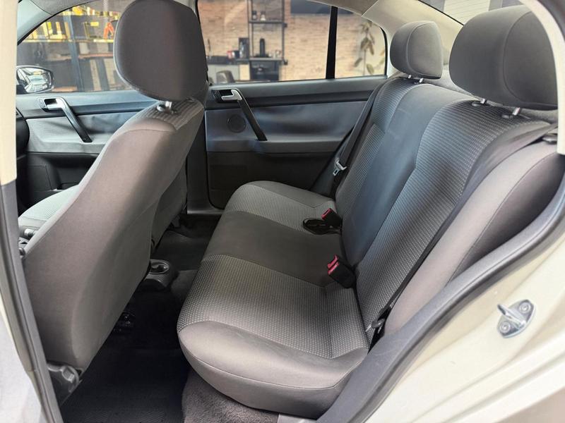 Volkswagen Polo Sedan 1.6 - foto 14
