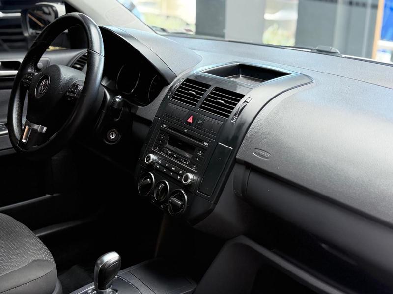 Volkswagen Polo Sedan 1.6 - foto 9