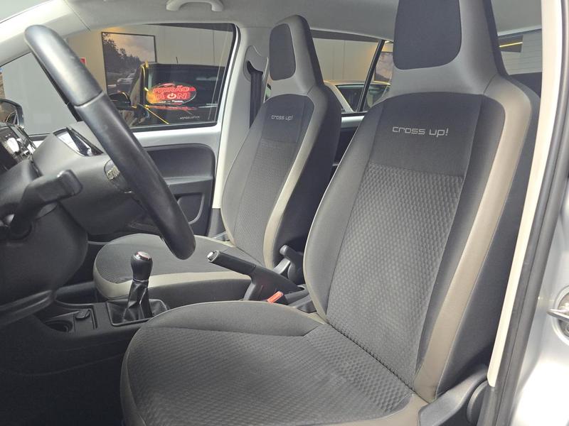 Volkswagen Up! Cross 1.0 TSI Total Flex 12V 5P - foto 12