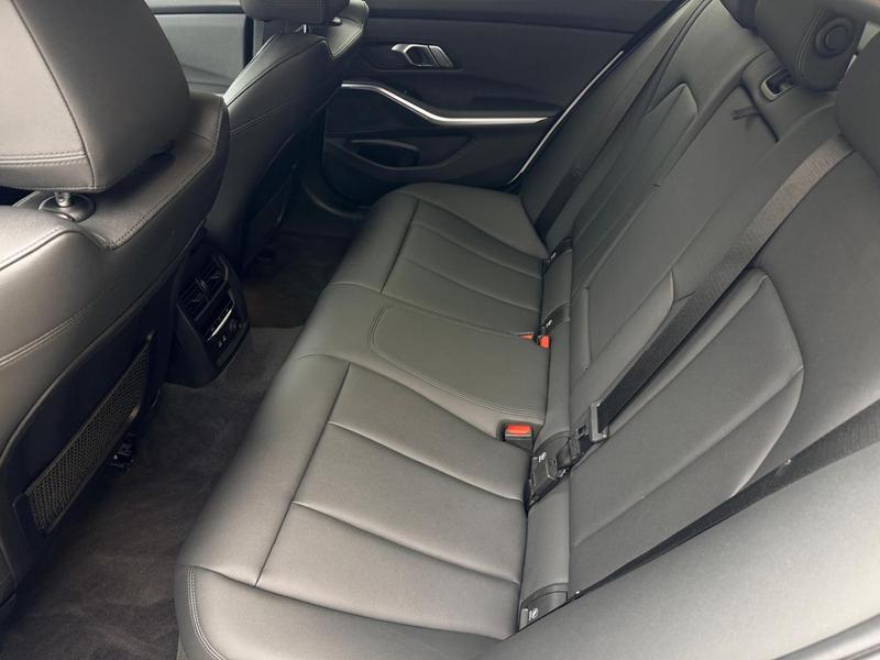 BMW 320i - foto 18