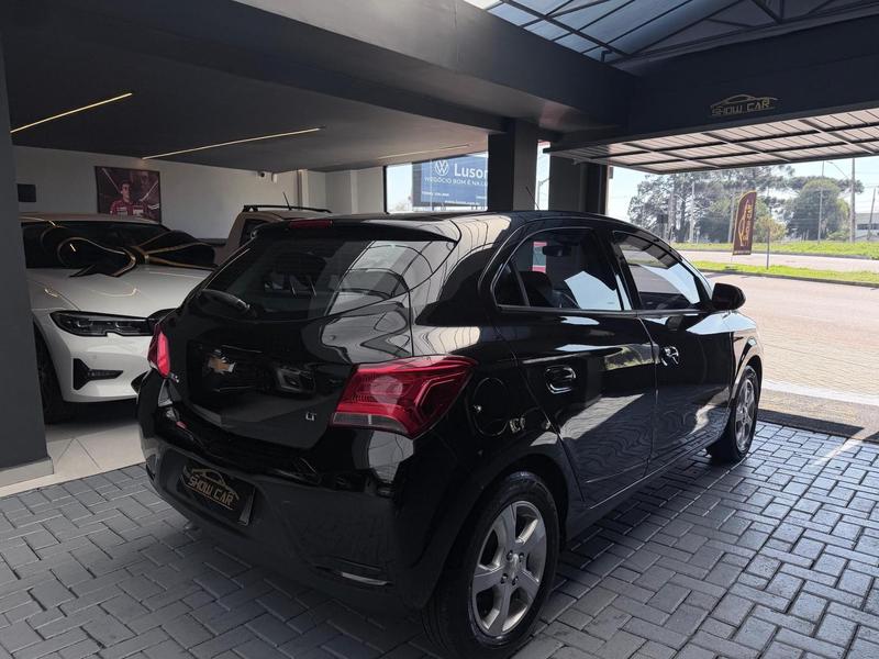 Chevrolet Onix Hatch LT 1.0 8V Flexpower 5P Mec. - foto 4