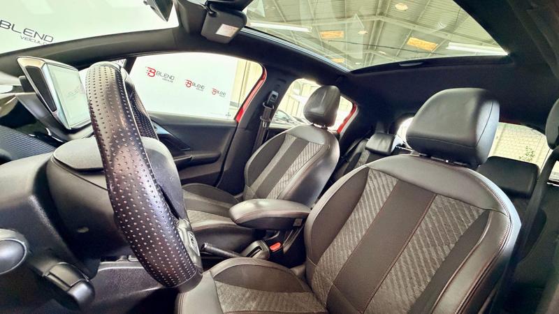 Peugeot 208 GT - foto 12