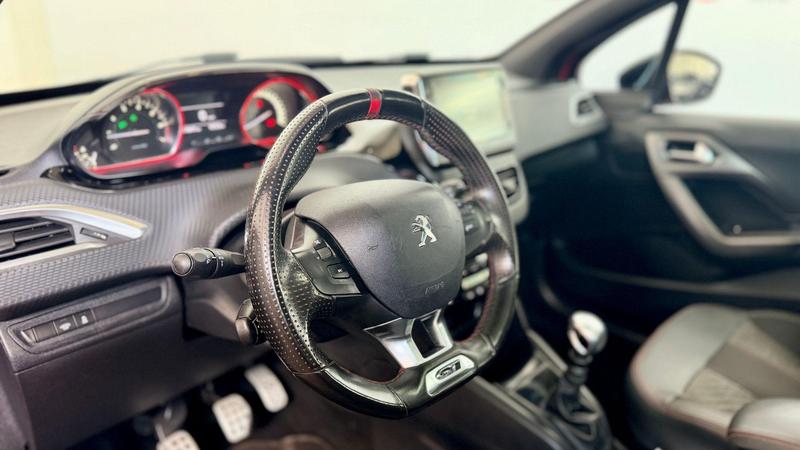 Peugeot 208 GT - foto 7
