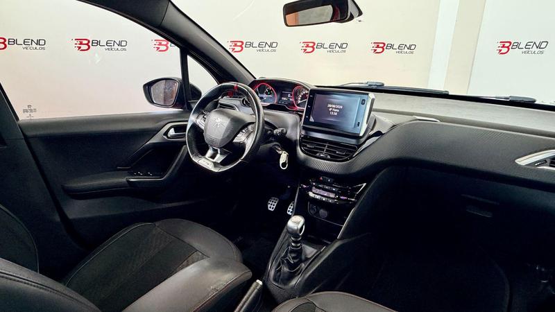 Peugeot 208 GT - foto 6
