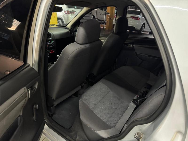 Chevrolet Celta 10l LT - foto 18