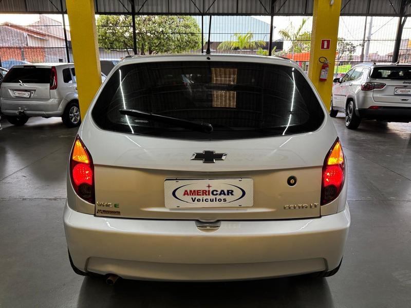 Chevrolet Celta 10l LT - foto 9