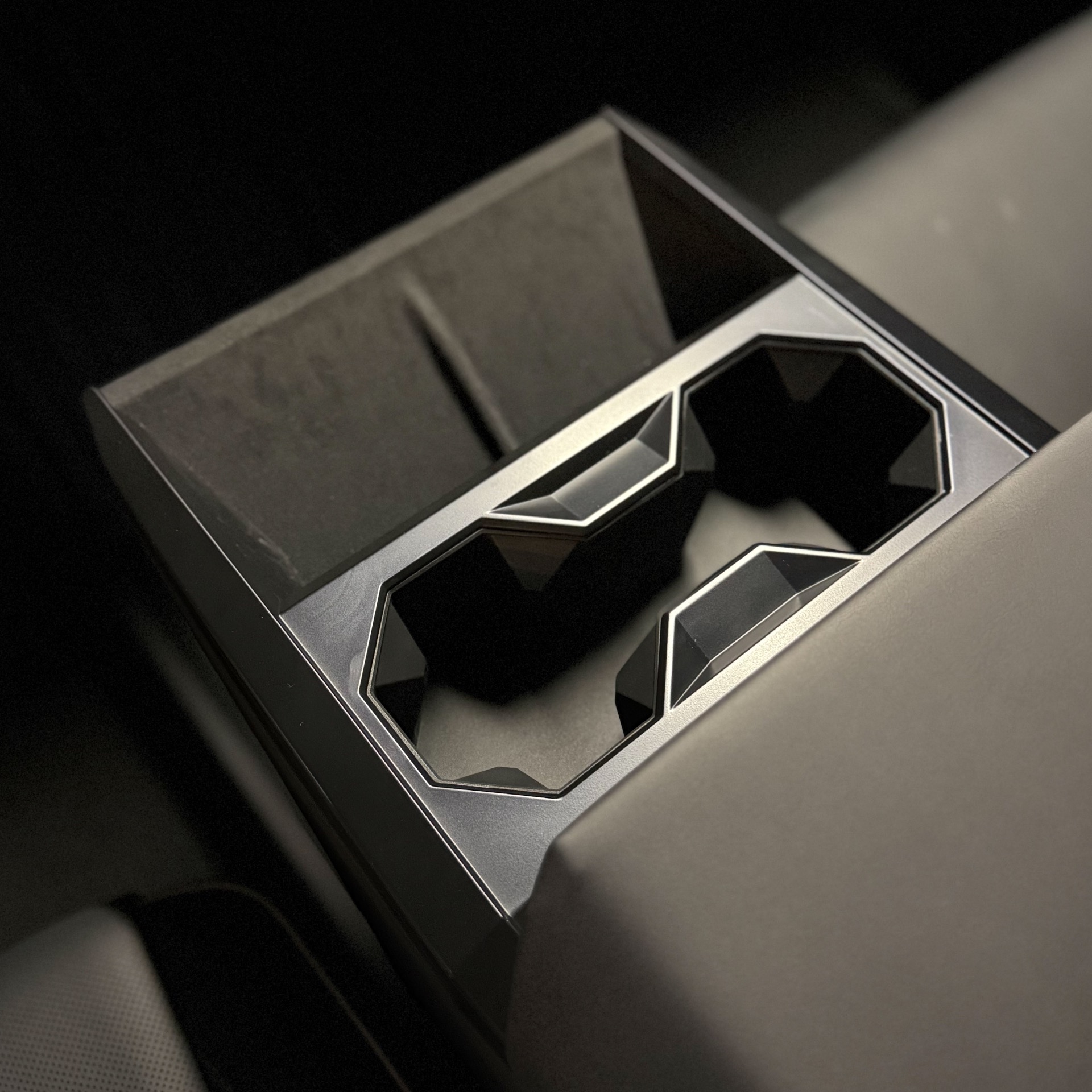 TESLA CYBERTRUCK BEAST — foto 12