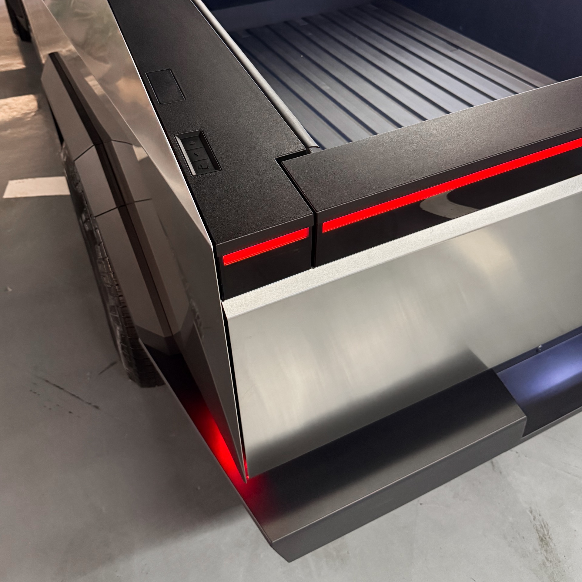 TESLA CYBERTRUCK BEAST — foto 17