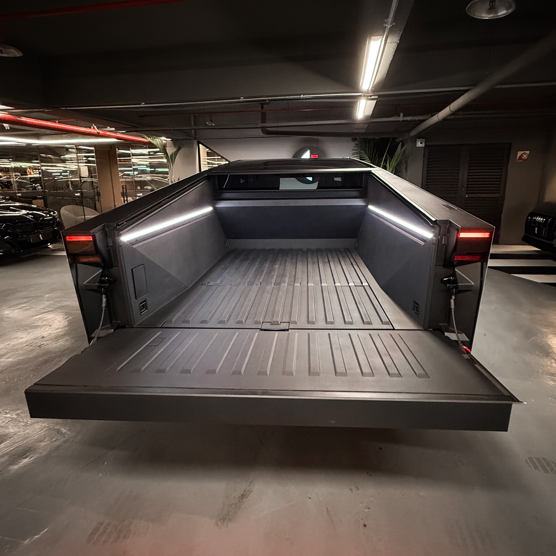 TESLA CYBERTRUCK BEAST — foto 18