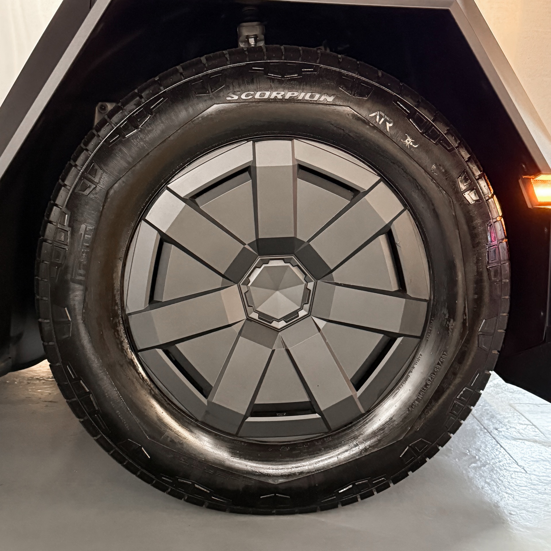 TESLA CYBERTRUCK BEAST — foto 19