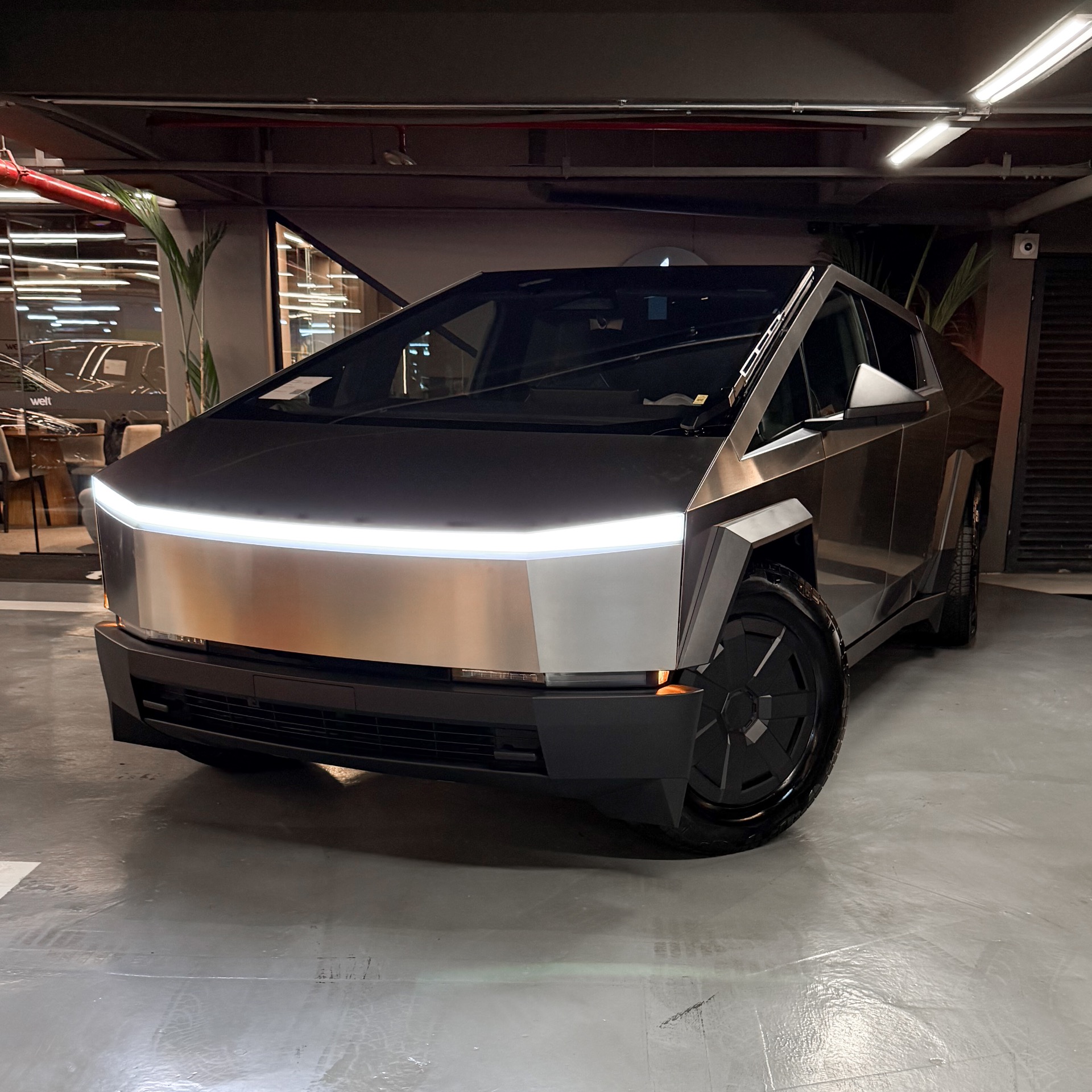 TESLA CYBERTRUCK BEAST
