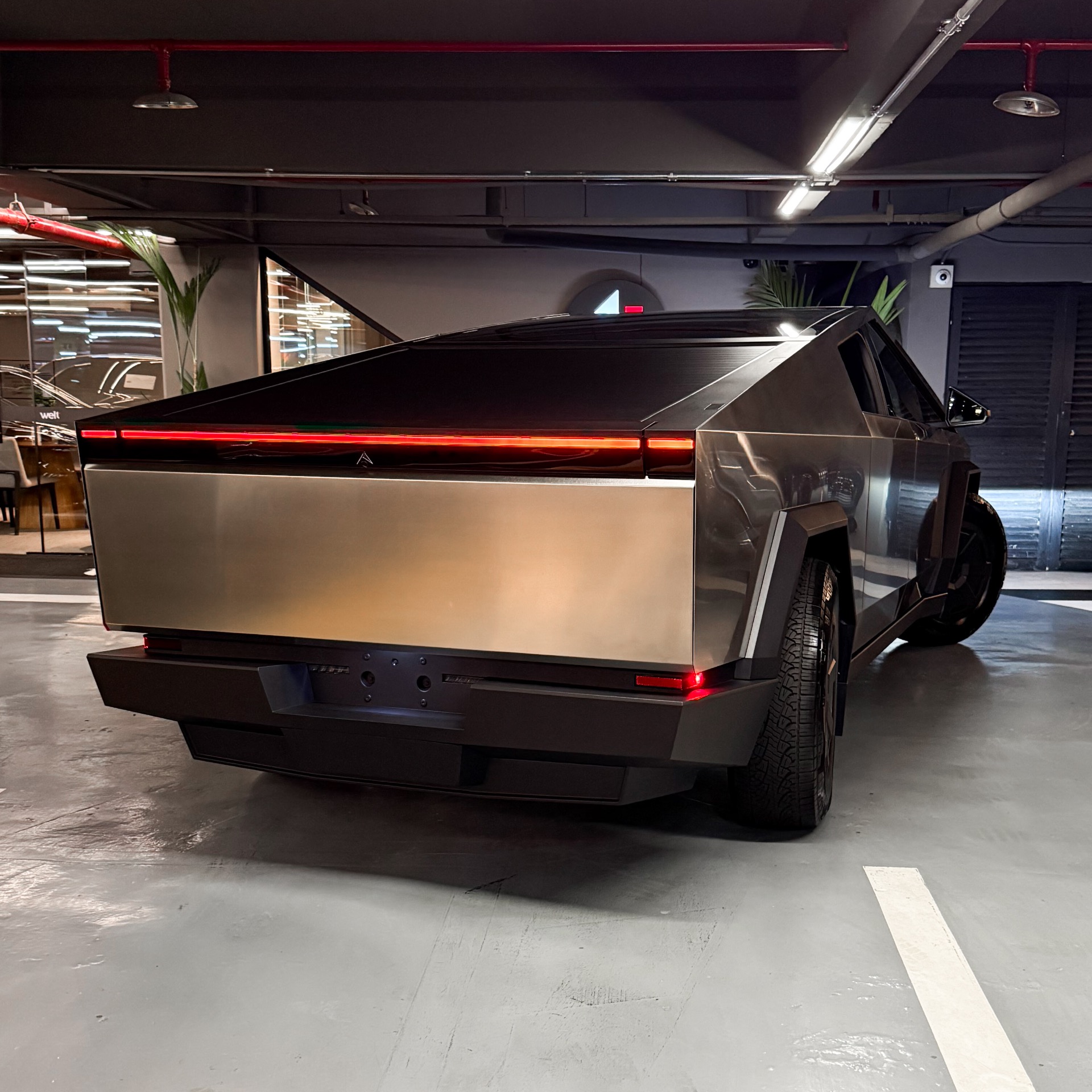 TESLA CYBERTRUCK BEAST — foto 4