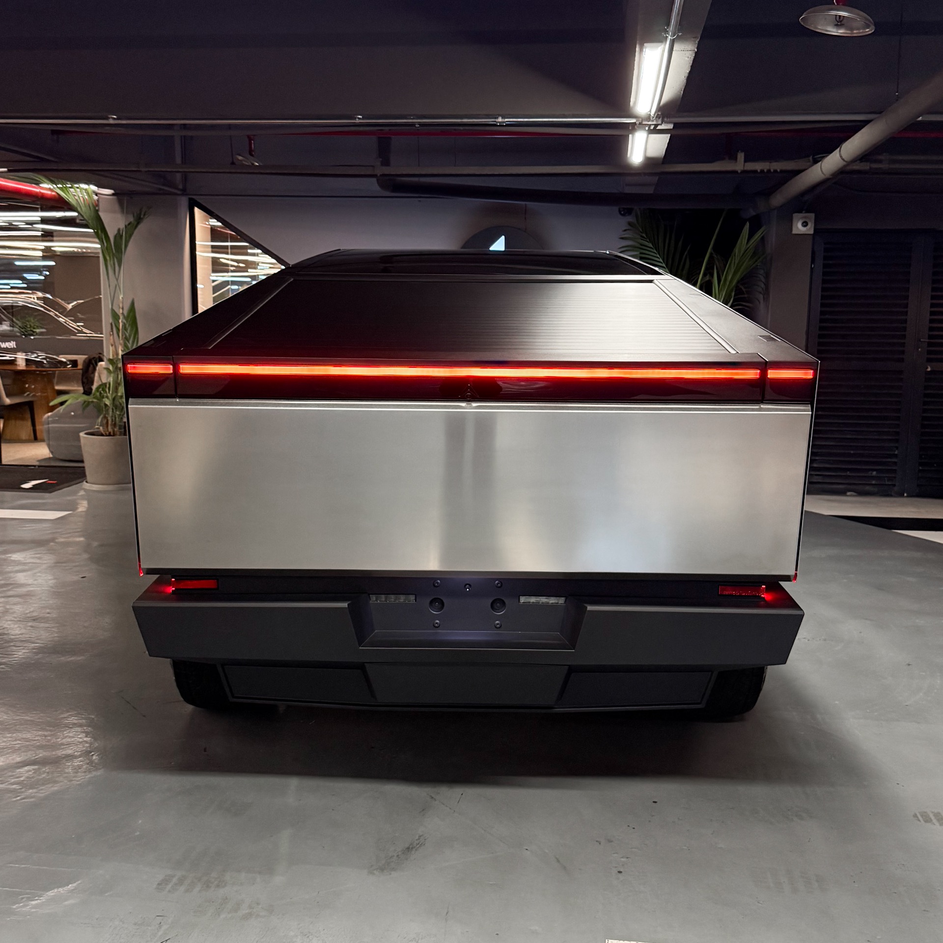 TESLA CYBERTRUCK BEAST — foto 5