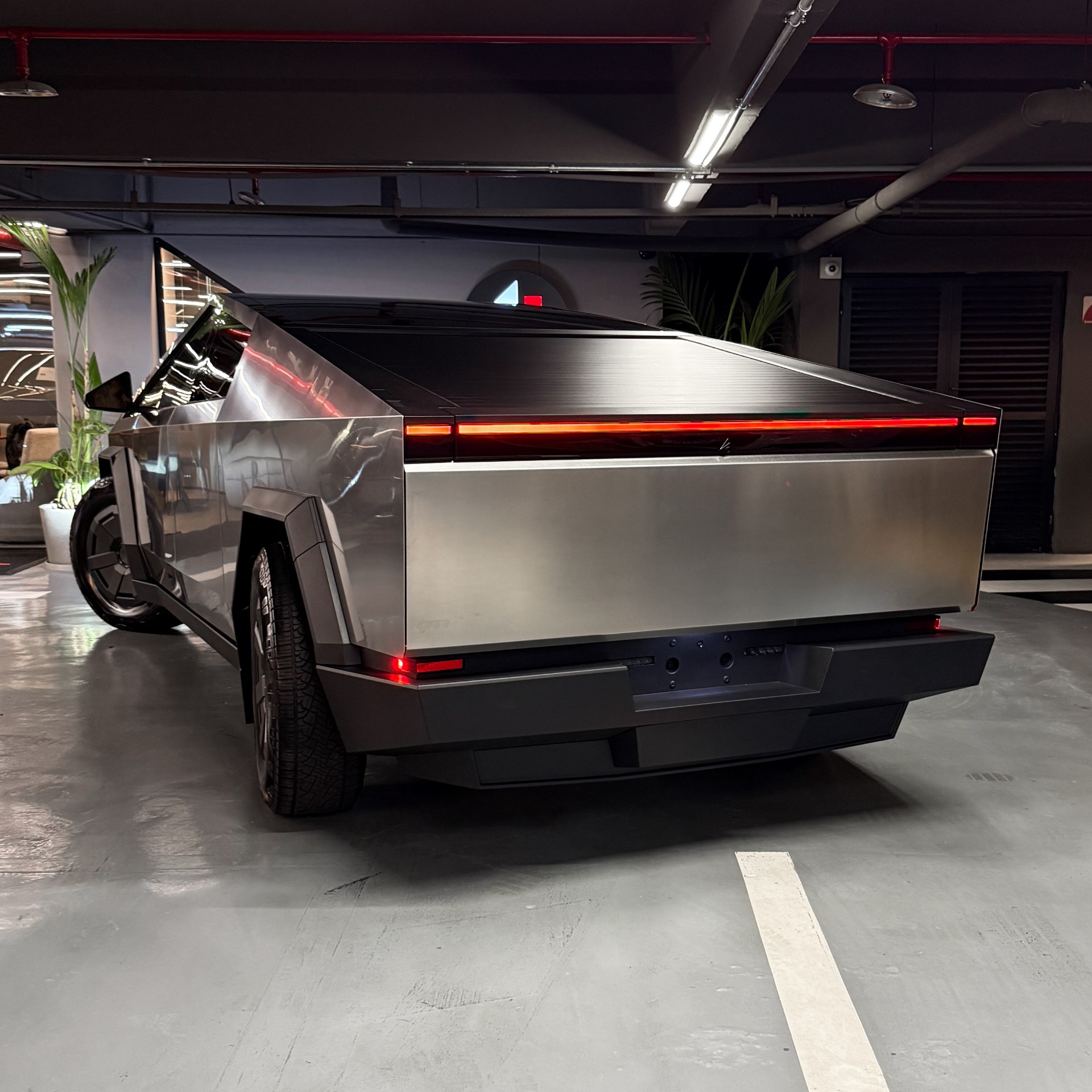 TESLA CYBERTRUCK BEAST — foto 6