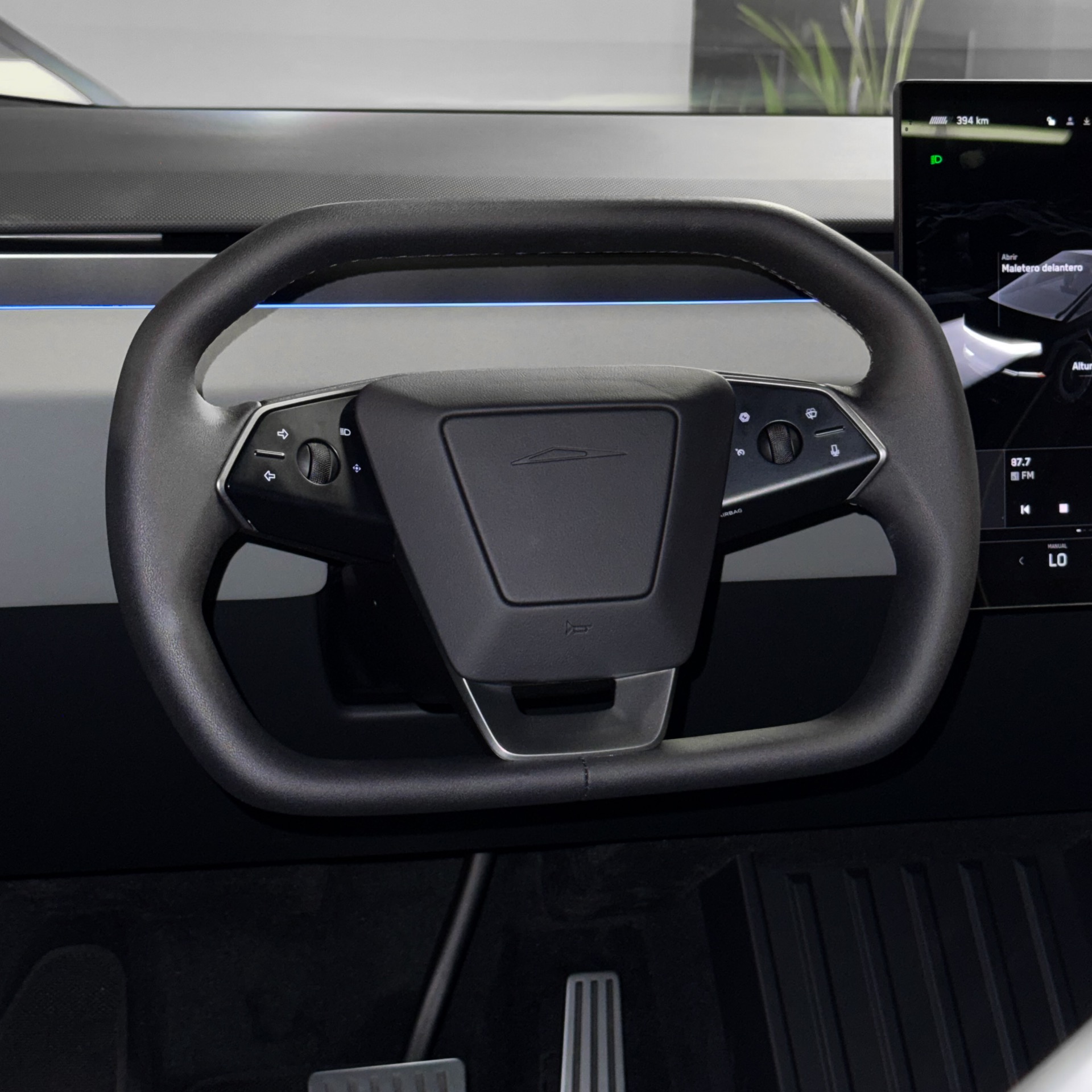 TESLA CYBERTRUCK BEAST — foto 10