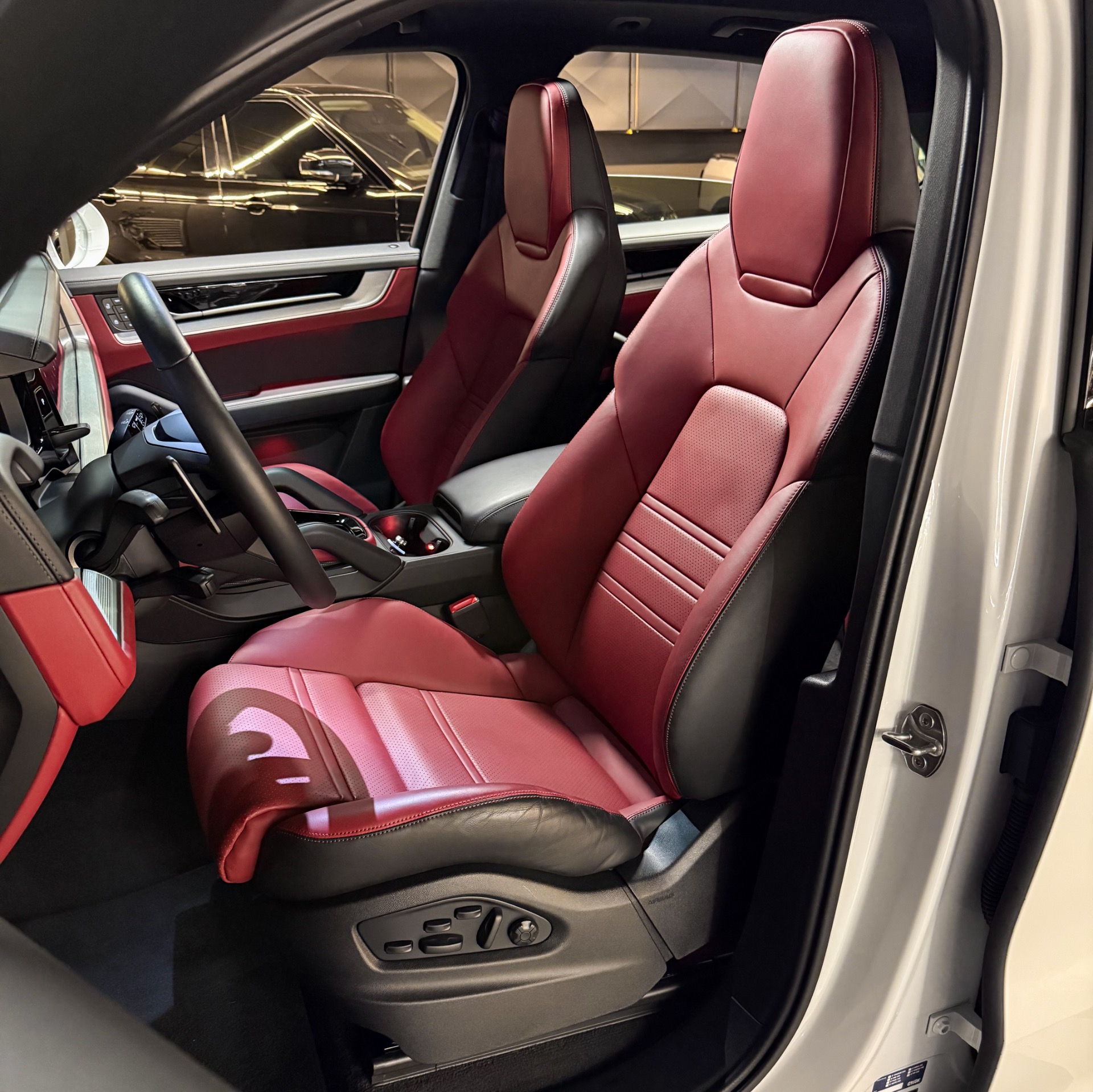 PORSCHE CAYENNE PHEV — foto 11