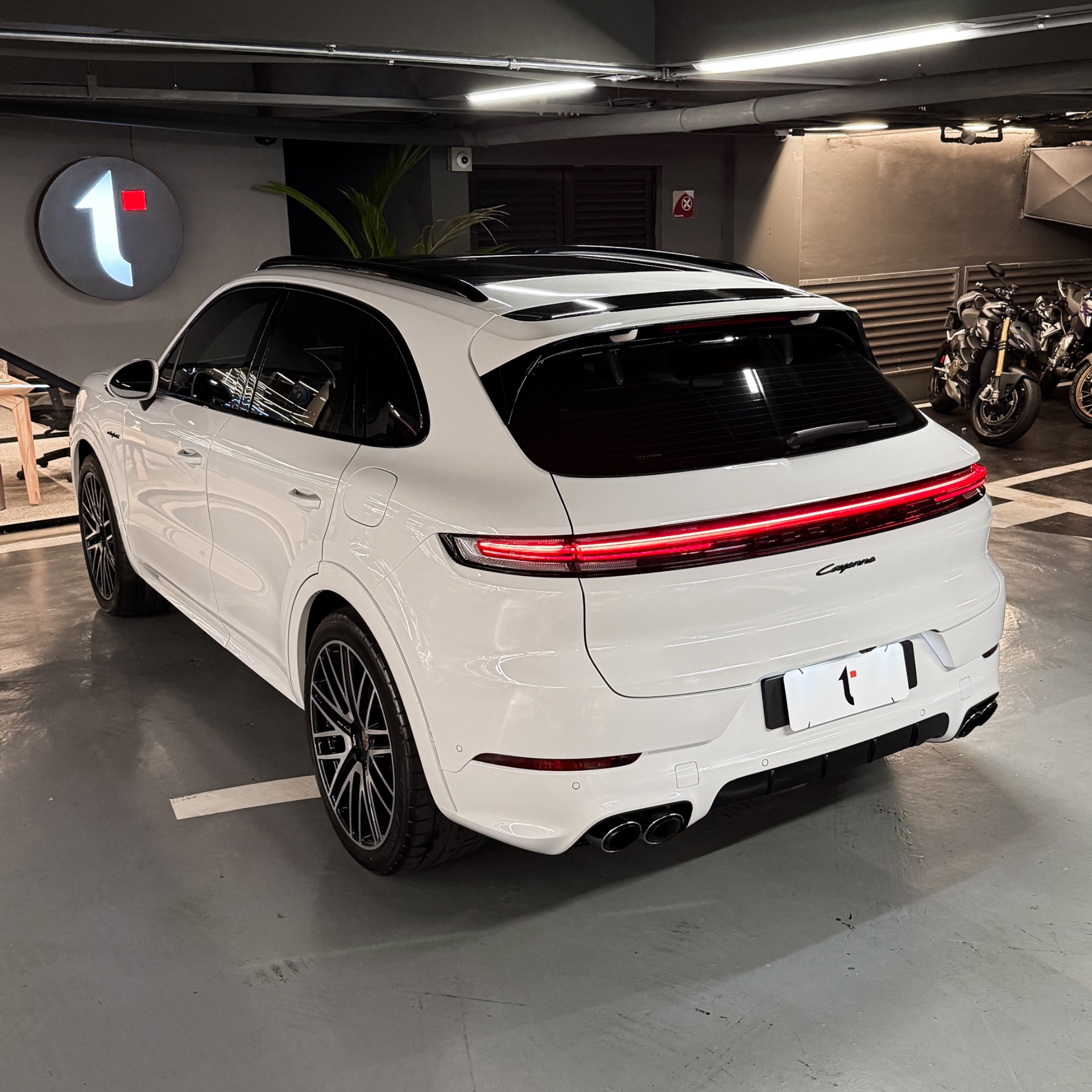 PORSCHE CAYENNE PHEV — foto 18