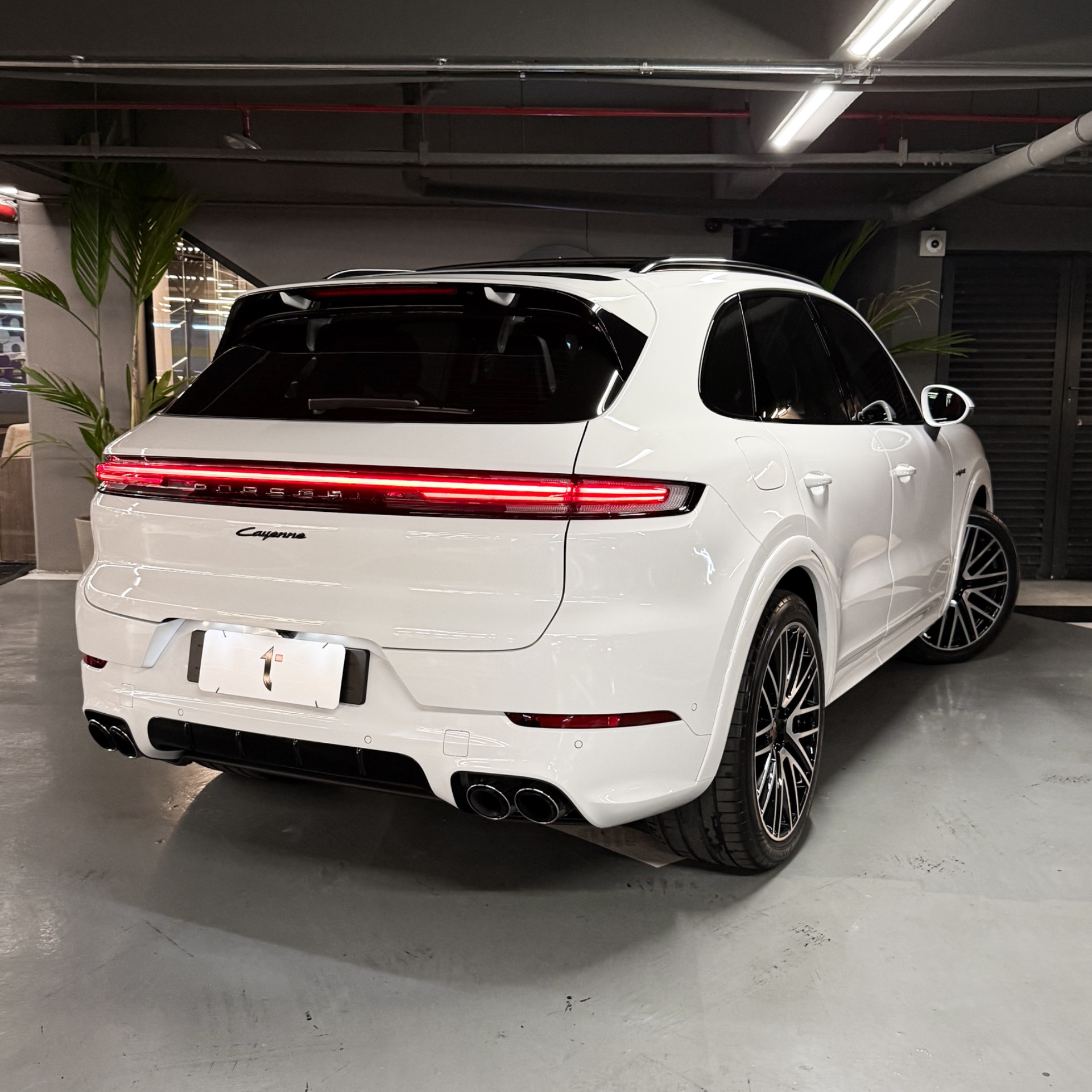 PORSCHE CAYENNE PHEV — foto 4