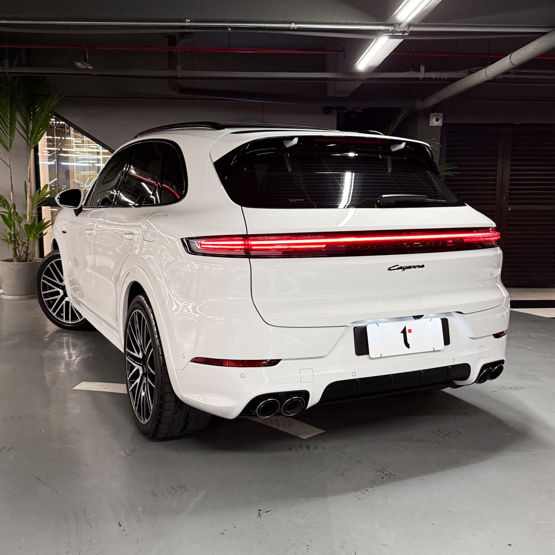 PORSCHE CAYENNE PHEV — foto 6