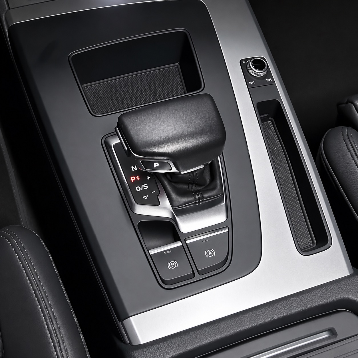 AUDI Q5 S-LINE 2.0 TFSI S TRONIC — foto 8