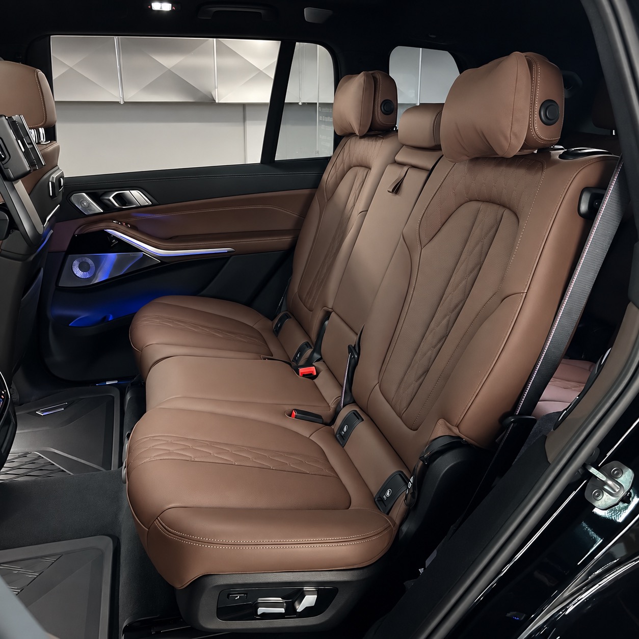 BMW X7 M60I — foto 3