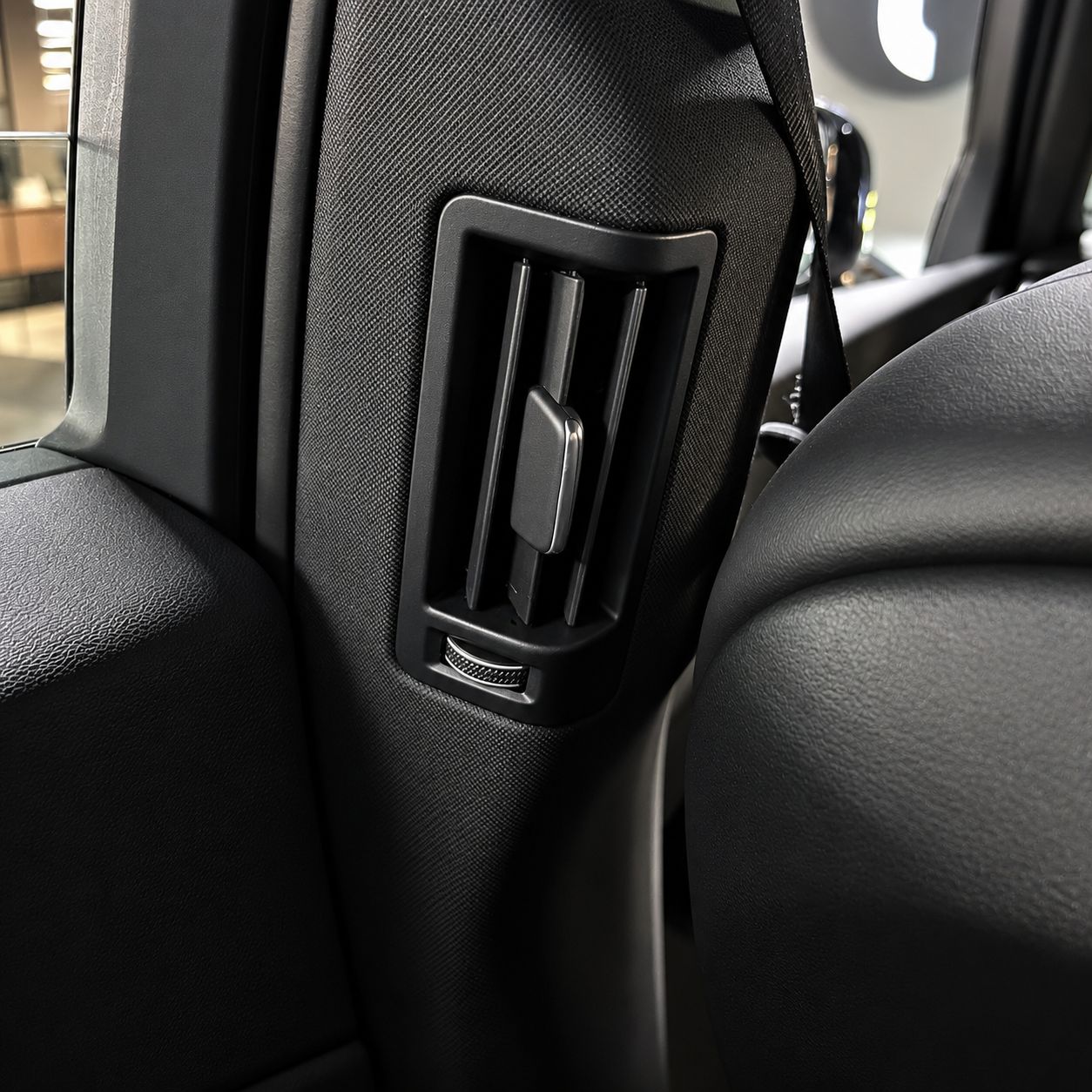 VOLVO XC60 T8 R-DESIGN — foto 19
