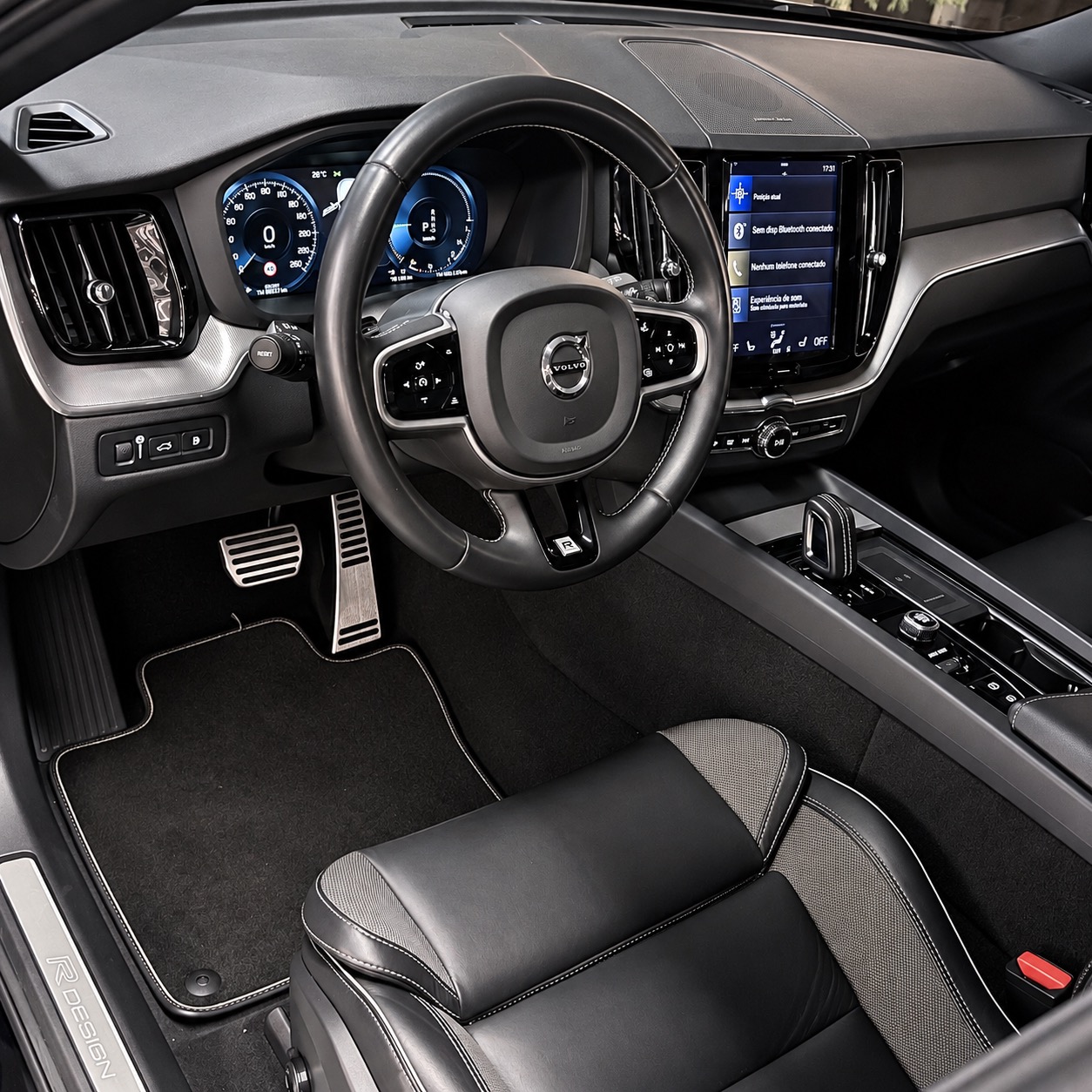 VOLVO XC60 T8 R-DESIGN — foto 4
