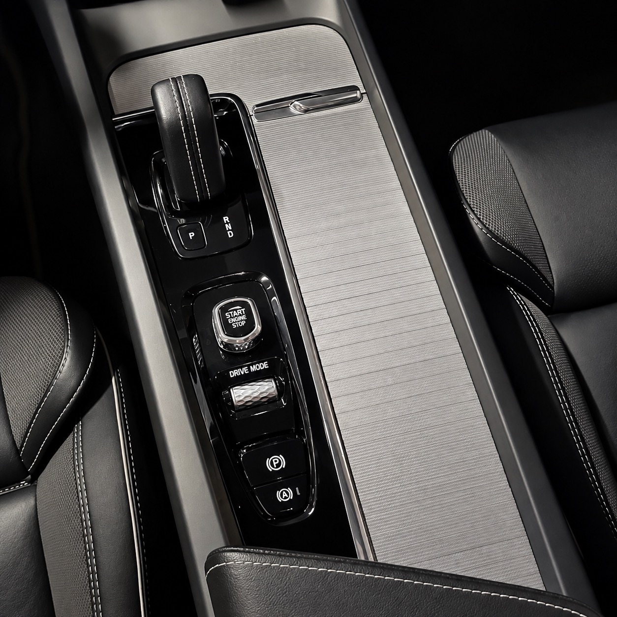 VOLVO XC60 T8 R-DESIGN — foto 8