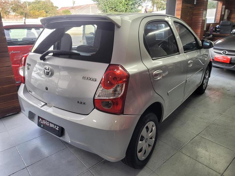 Toyota Etios 13 X 16V Automático - foto 6