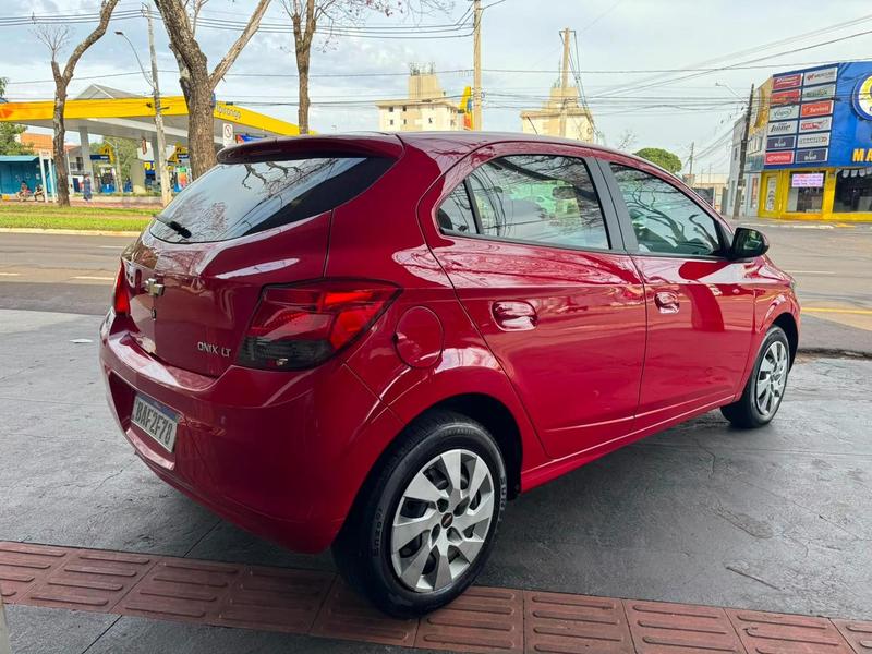 Chevrolet Onix Hatch Ls 1.0 8V Flexpower 5P Mec. - foto 6
