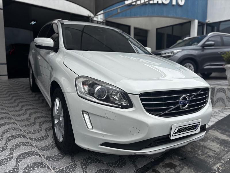 VOLVO XC 60 D-5 MOMENTUM 2.4 AWD DIESEL 5P