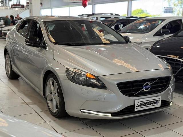 VOLVO V40 T4 DYNAMIC