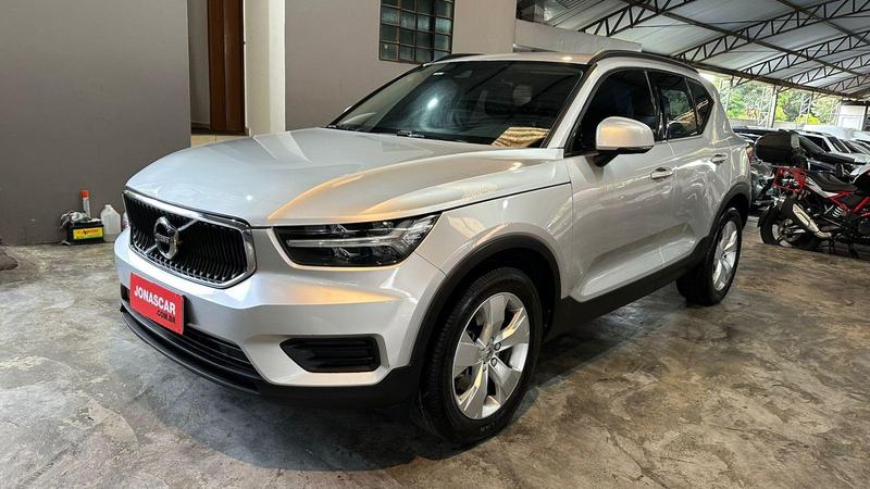 VOLVO XC40 T4