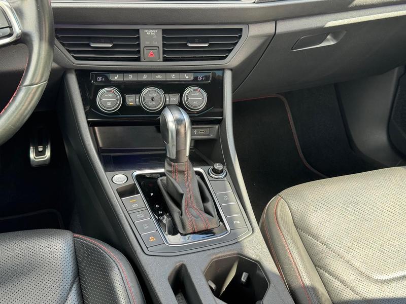 Volkswagen Jetta GLi Ag - foto 19