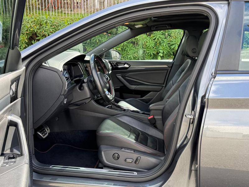 Volkswagen Jetta GLi Ag - foto 12