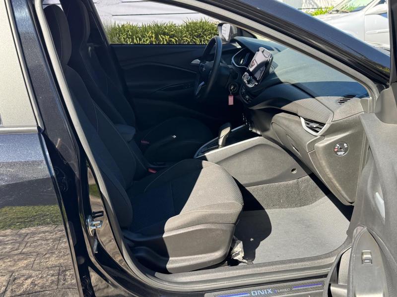Chevrolet Onix Plus 10tat - foto 17