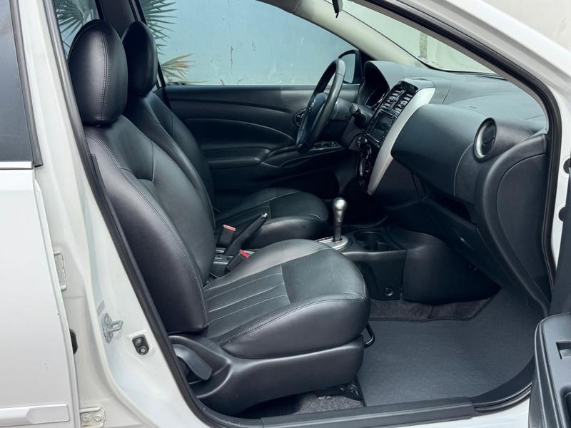 Nissan Versa 16sl CVT - foto 16