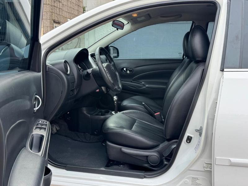 Nissan Versa 16sl CVT - foto 9