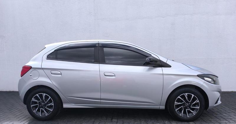 Chevrolet Onix Joy Hatch 1.0 8V Black Edition Flex Mec - foto 2
